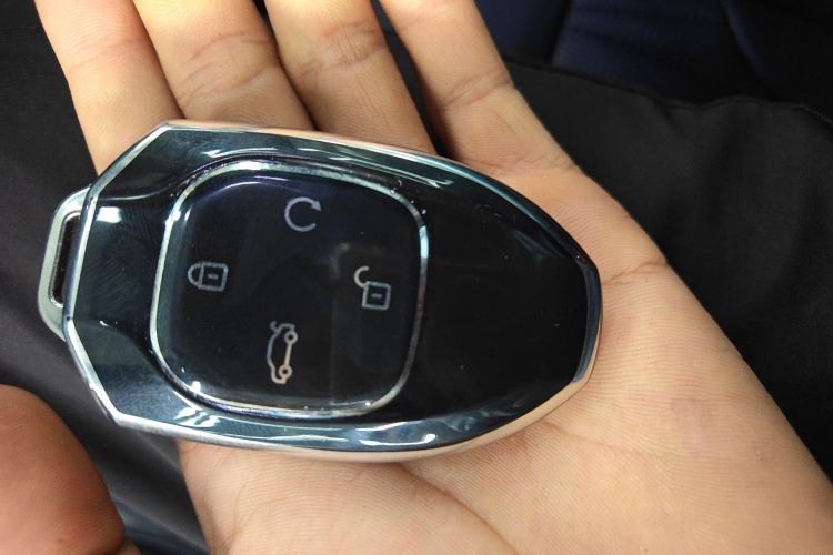 广汽传祺 传祺GS8 2022款 领航系列 2.0TGDI 两驱尊贵版（七座）中控内饰7001