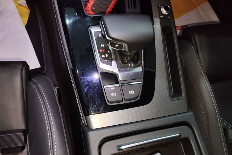 奥迪Q5L 2022款 改款 40T 豪华动感型中控内饰18