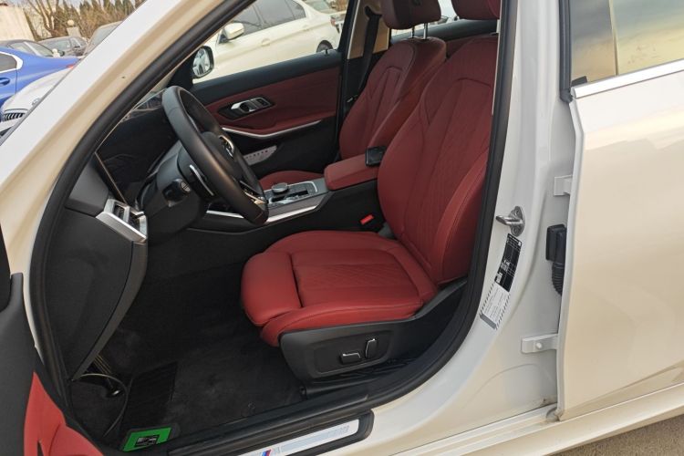 宝马3系 2025款 325i M运动套装中控内饰19