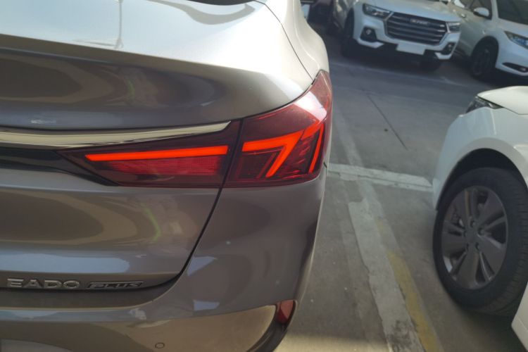 长安 逸动 2021款 PLUS 1.6L GDI CVT豪华型车身外观9