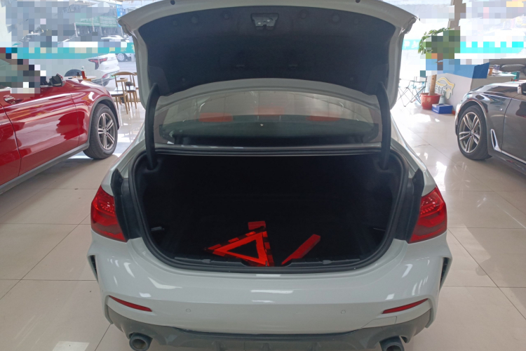 宝马1系 2022款 125i M运动曜夜版机舱底盘23