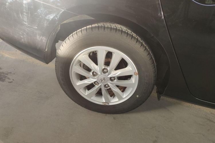 现代 悦动 2015款 1.6L 手动舒适型车身外观6008