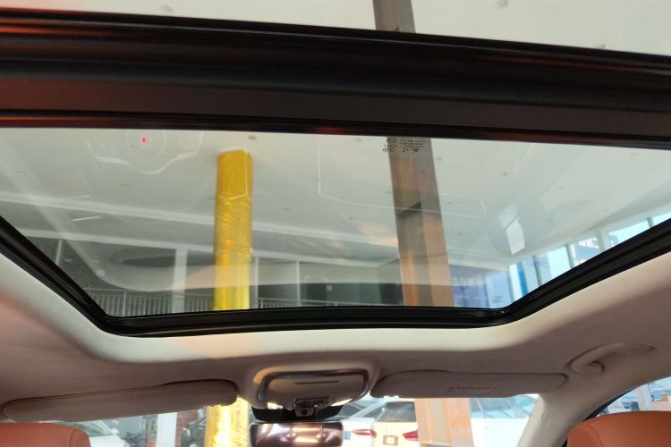 红旗HS7 2023款 2.0T 自动四驱旗领版 七座中控内饰22