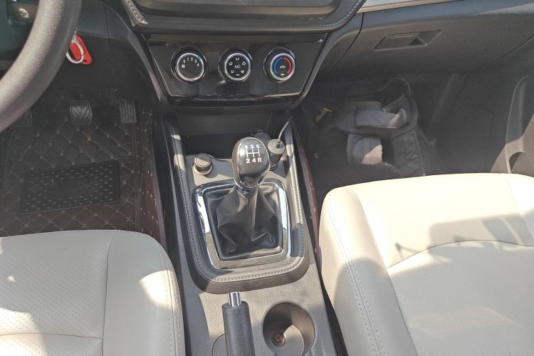 北汽幻速S3 2017款 1.5L 手动豪华型中控内饰18