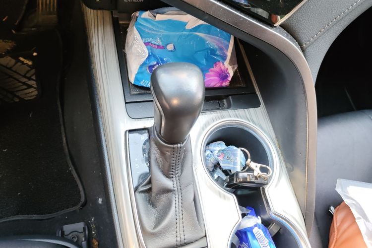 丰田 凯美瑞 2018款 双擎 2.5HG 豪华版中控内饰18