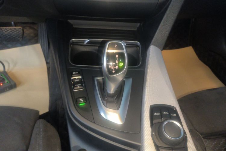 宝马3系 2018款 320i M运动套装中控内饰18