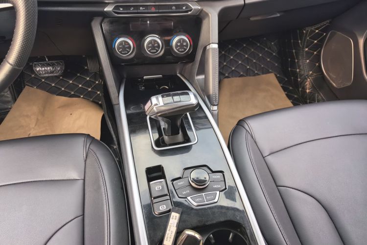 哈弗H6 2018款 红标 运动版 1.5T 自动两驱尊贵型中控内饰18