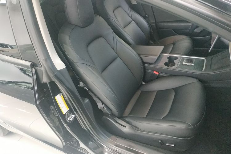 特斯拉 Model 3 2022款 Performance高性能全轮驱动版局部细节41