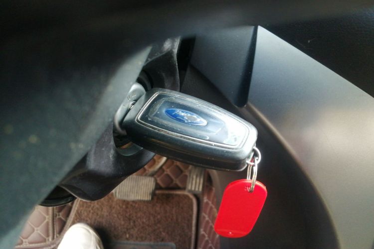 福特 翼虎 2017款 EcoBoost 180 两驱精翼型中控内饰7001