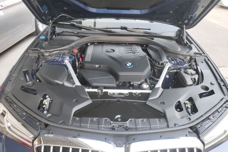 宝马5系 2021款 525Li M运动套装机舱底盘24