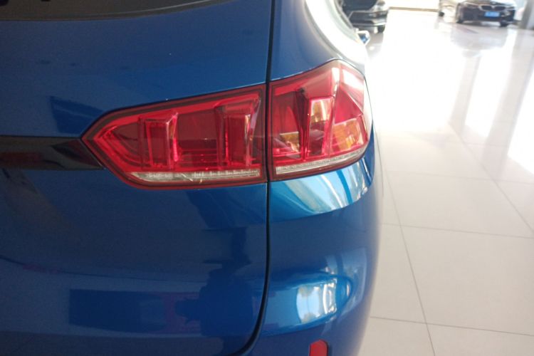 魏牌 VV5 2017款 2.0T 超豪型车身外观9