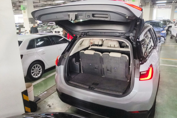 蔚来ES8 2018款 创始版机舱底盘23