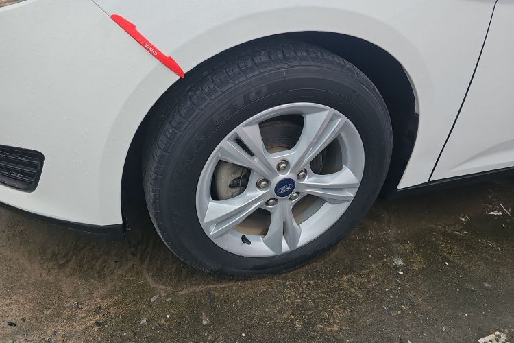 福特 福克斯 2018款 三厢经典 1.6L 自动舒适型智行版车身外观6007