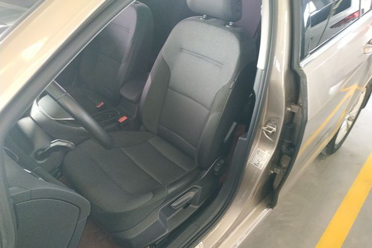 大众 高尔夫 2019款 280TSI DSG舒适型 国VI中控内饰19