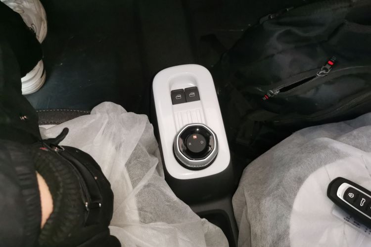 吉利银河 2025款 210km 熊猫骑士中控内饰18