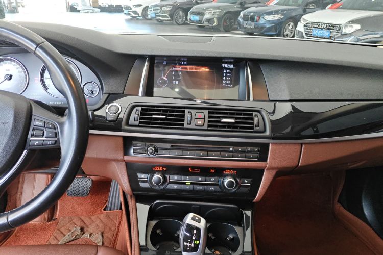 宝马5系 2017款 520Li 典雅型中控内饰16