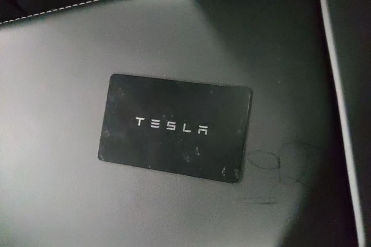 特斯拉 Model 3 2023款 后轮驱动版中控内饰11