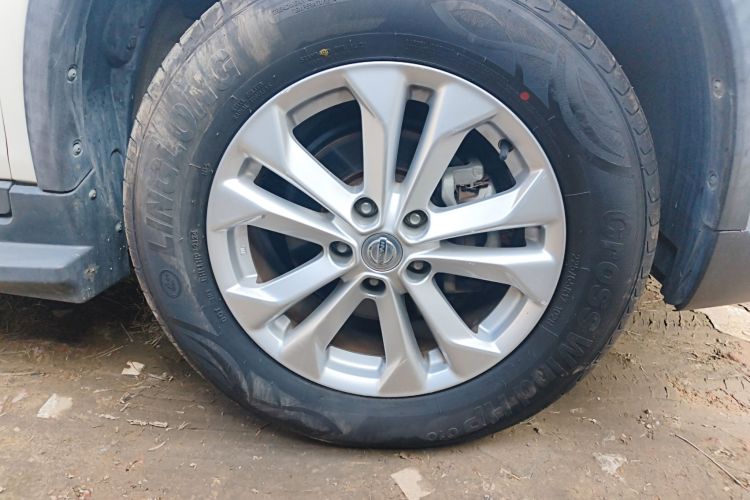 日产 奇骏 2014款 2.0L CVT舒适版 2WD车身外观10