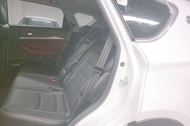 捷途X70 2023款 1.5T 手动超越版 7座中控内饰21