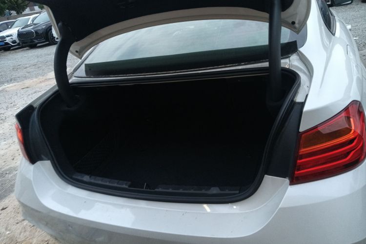 宝马4系 2016款 420i 设计套装型机舱底盘23