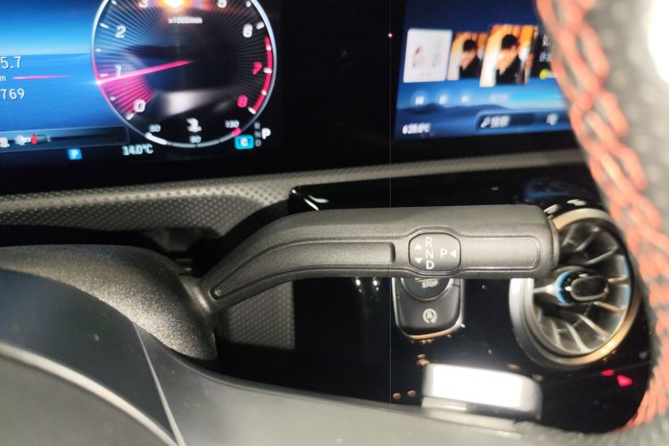 奔驰A级 2024款 A 200 L 时尚型中控内饰18