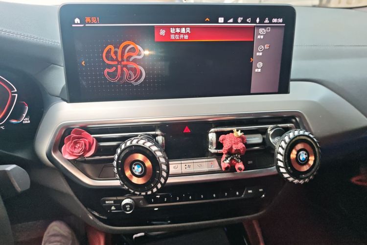 宝马X4 2022款 xDrive 25i M运动套装中控内饰16