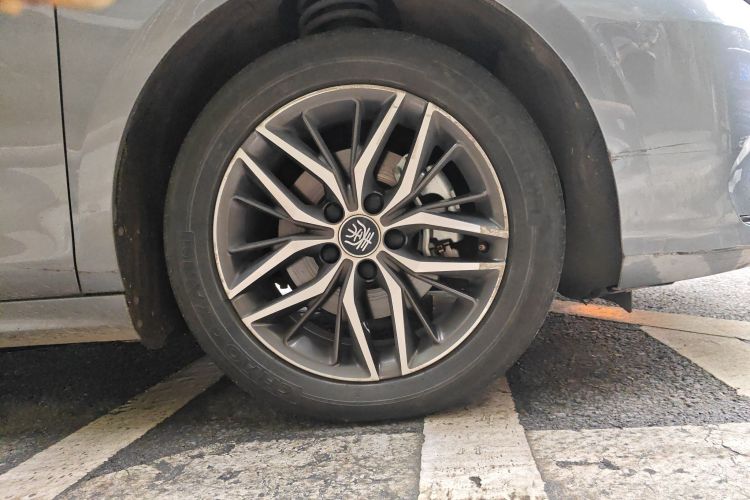 比亚迪 秦PLUS 2021款 DM-i 120KM 尊贵型车身外观10