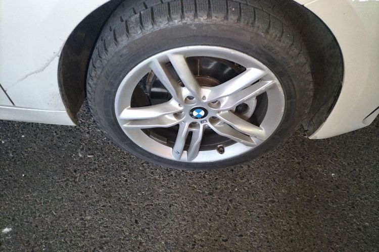 宝马1系 2022款 120i M运动曜夜版车身外观10