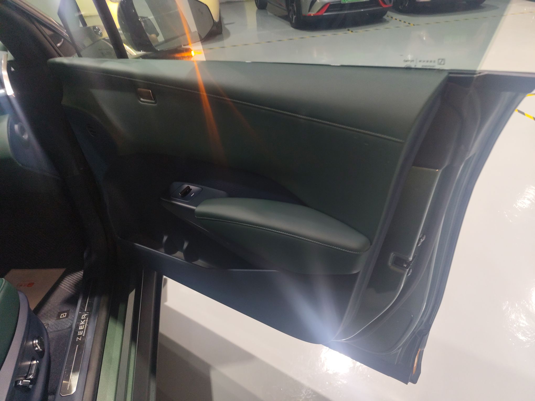 极氪X 2023款 后驱ME版 5座