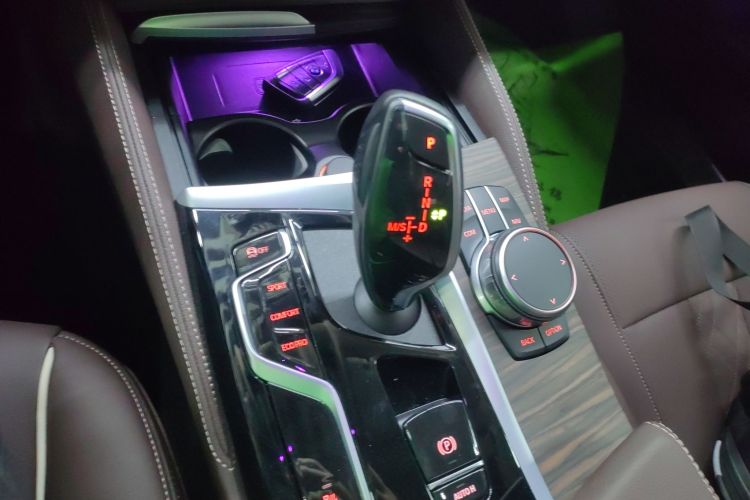 宝马5系 2023款 改款 530Li 领先型 豪华套装中控内饰18