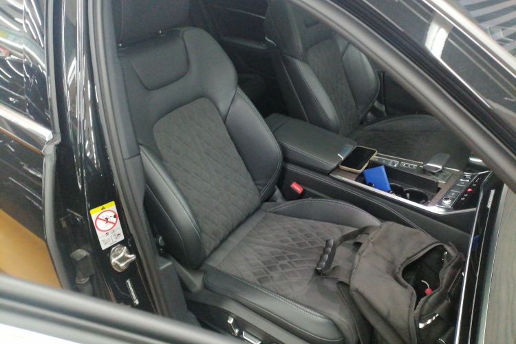 奥迪A6L 2023款 改款 55 TFSI quattro 尊享动感型局部细节41