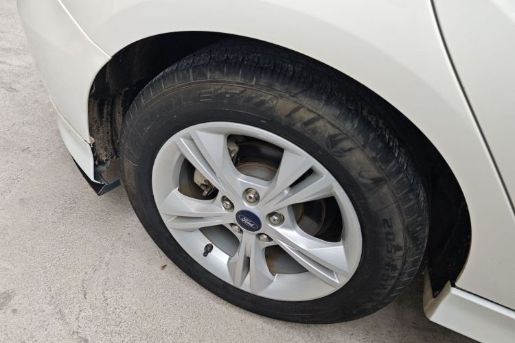 福特 福克斯 2017款 两厢 1.6L 自动舒适型智行版车身外观6003