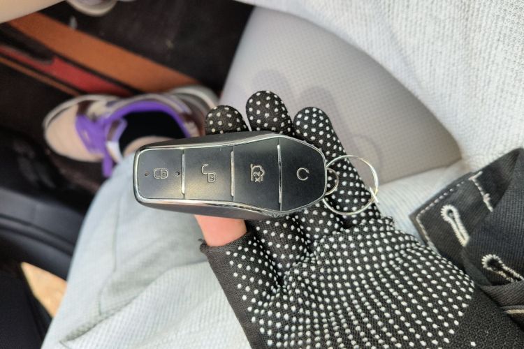 比亚迪 秦PLUS 2024款 荣耀版 EV 420KM领先型中控内饰11