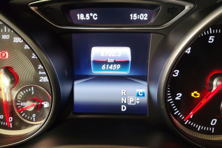 奔驰GLA 2019款 GLA 200 时尚型中控内饰15