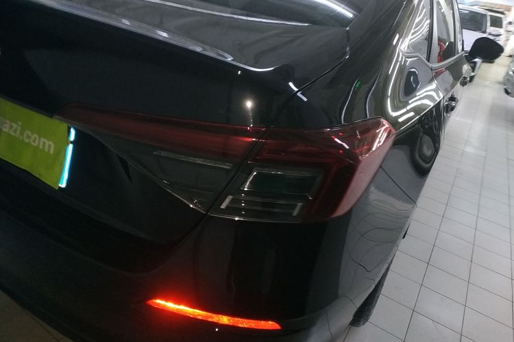 本田 思域 2025款 240TURBO CVT 智趣Plus车身外观9