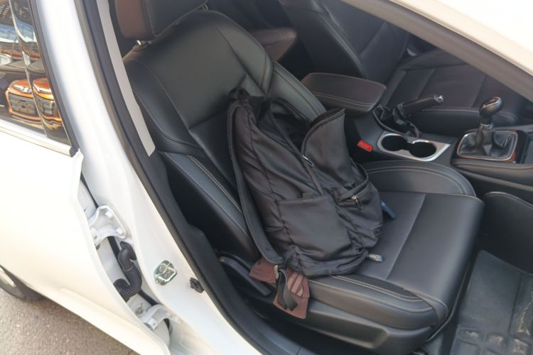 长安 逸动 2019款 1.6L GDI 手动超值版 国VI局部细节41