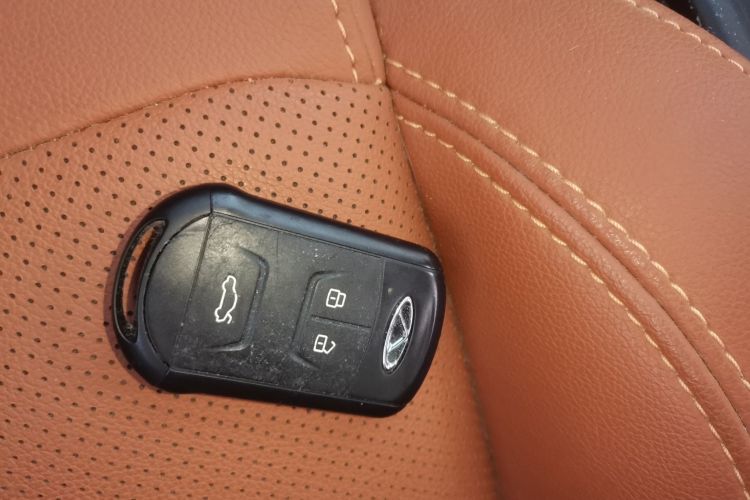 奇瑞 瑞虎7 2016款 2.0L CVT耀臻版中控内饰11