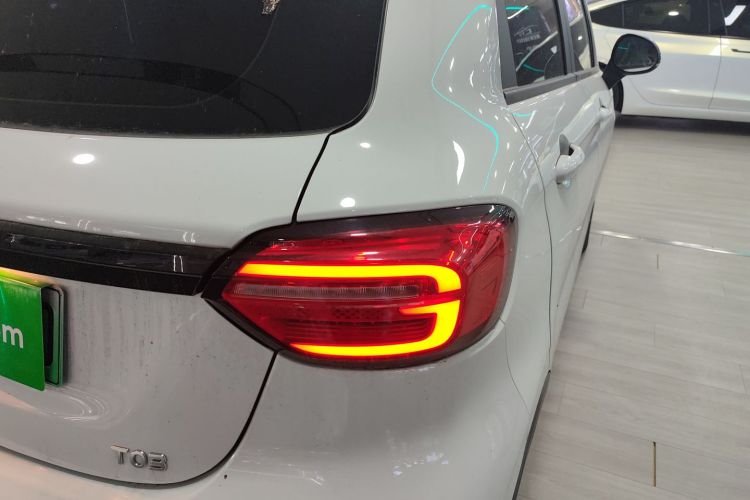 零跑汽车 零跑T03 2023款 310轻享版车身外观9