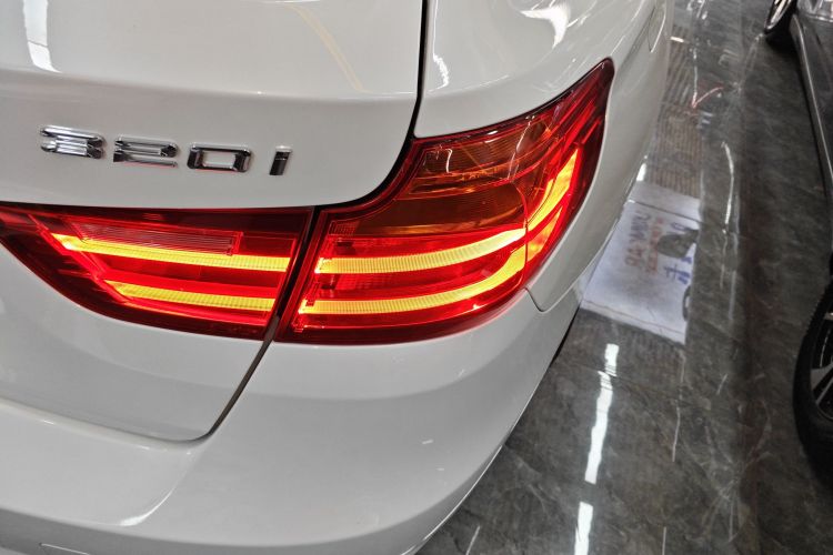 宝马3系GT 2013款 320i 领先型车身外观6006