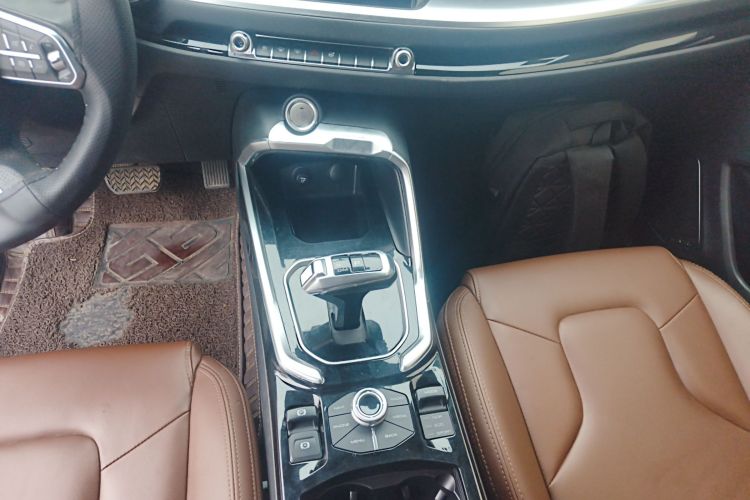 哈弗H6 2017款 蓝标 2.0T 自动两驱智尚型中控内饰18