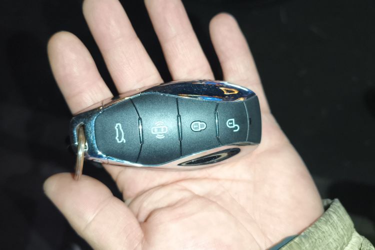 红旗天工08 2025款 565四驱先锋版中控内饰11