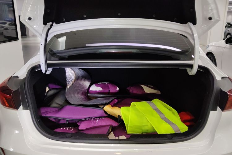 长安 逸动 2024款 PLUS 蓝鲸NE 1.4T GDI DCT高能版局部细节23