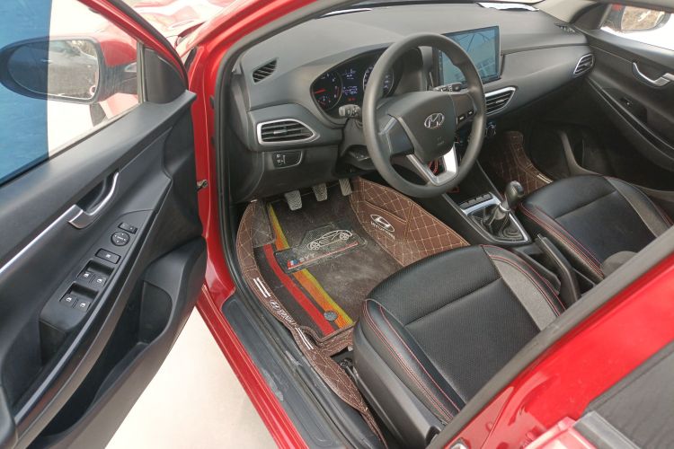 现代 悦动 2017款 1.6L 手动悦目版GL中控内饰20