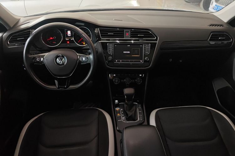 大众 途观L 2018款 330TSI 自动两驱豪华版中控内饰12