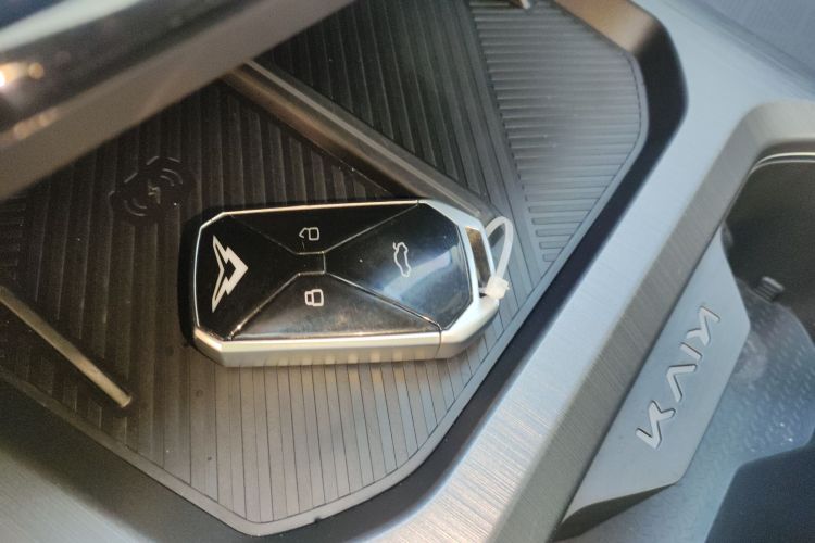 凯翼昆仑新能源 2024款 昆仑iHD 150km星空行政版中控内饰7001