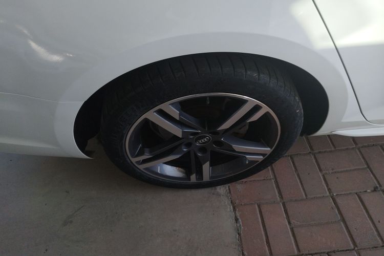 奥迪A4L 2018款 30周年年型 40 TFSI 进取型车身外观6008