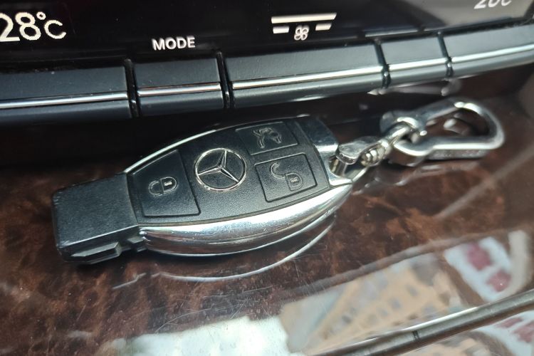 奔驰E级 2014款 E 300 L中控内饰7001