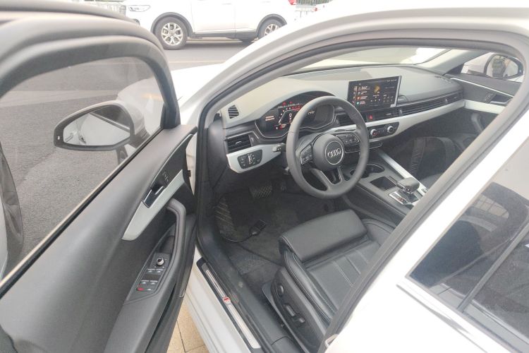 奥迪A4L 2022款 40 TFSI 时尚动感型中控内饰7003