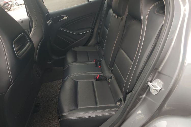 奔驰GLA 2015款 GLA 200 动感型中控内饰21