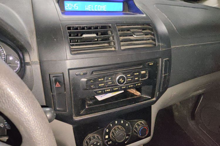 北汽威旺M20 2015款 1.2L经济型A122中控内饰16